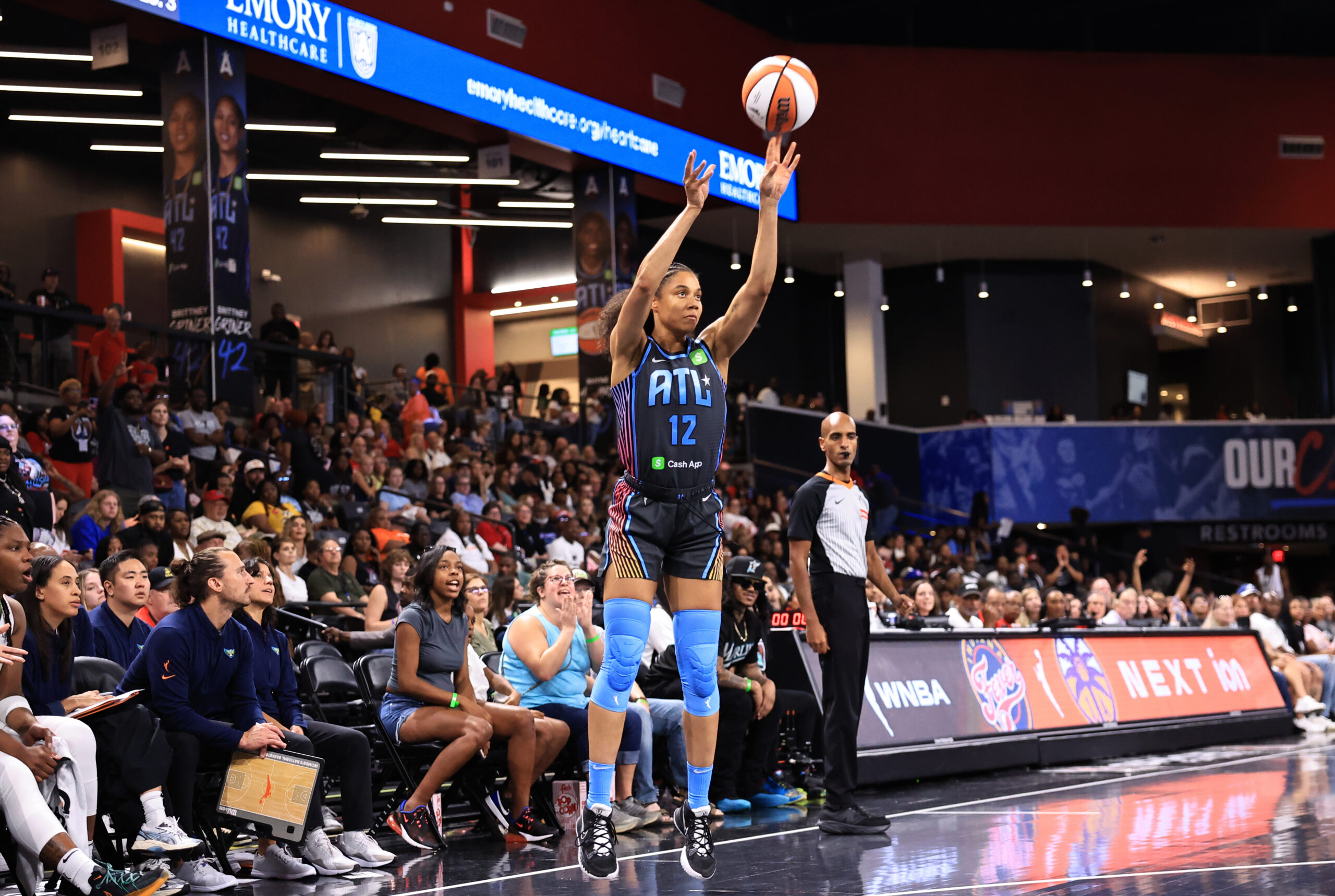 Lynx Sign Forward Nia Coffey